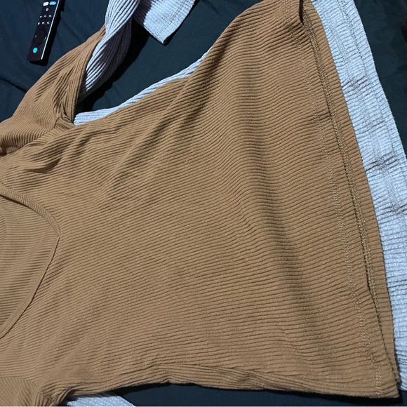 Old navy plush v neck long sleeve tees - Picture 8 of 13